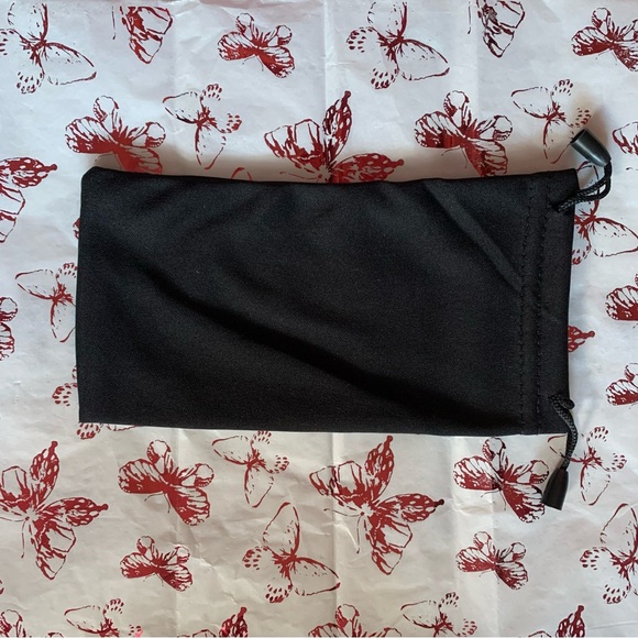 Lacoste sunglass case - Picture 3 of 3